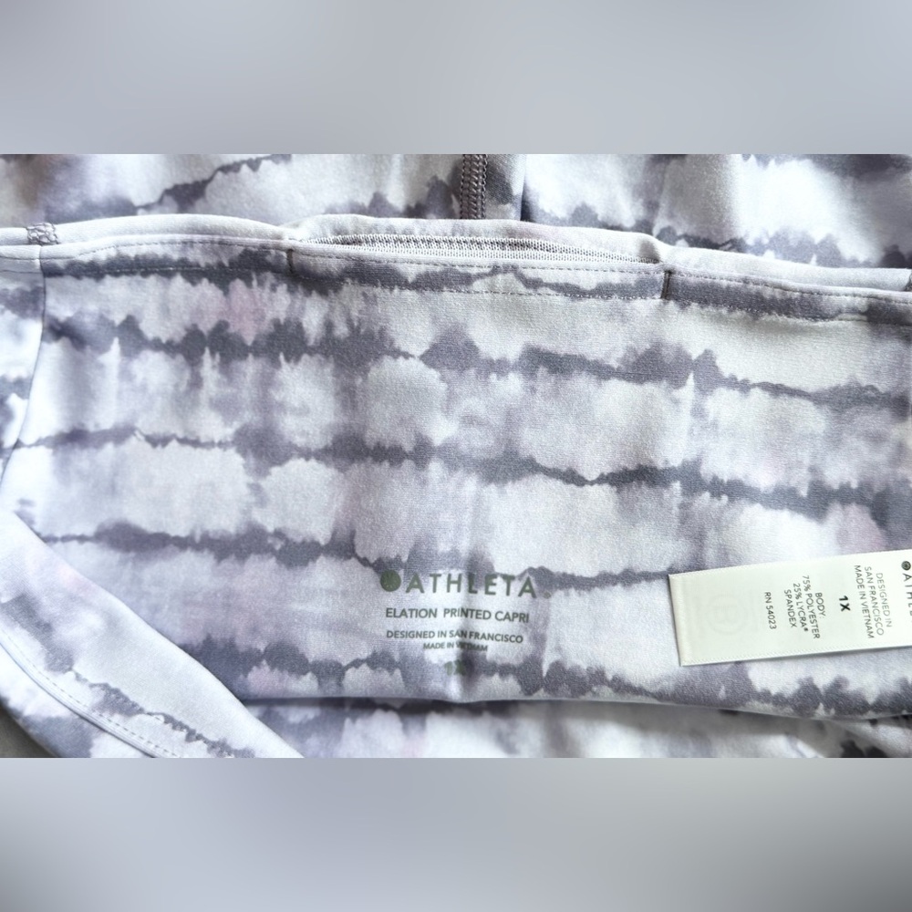 Athleta Elation Printed Capri Leggings Powervita Size 1X - Picture 4 of 5